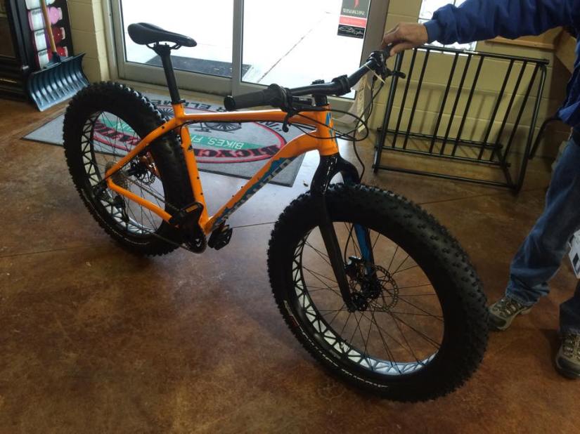 I wanted an '15 Epic Expert WC in the satin Gallardo Orange, but settled for the Fat Boy in the gloss Gallardo Orange.  Same thing, right?